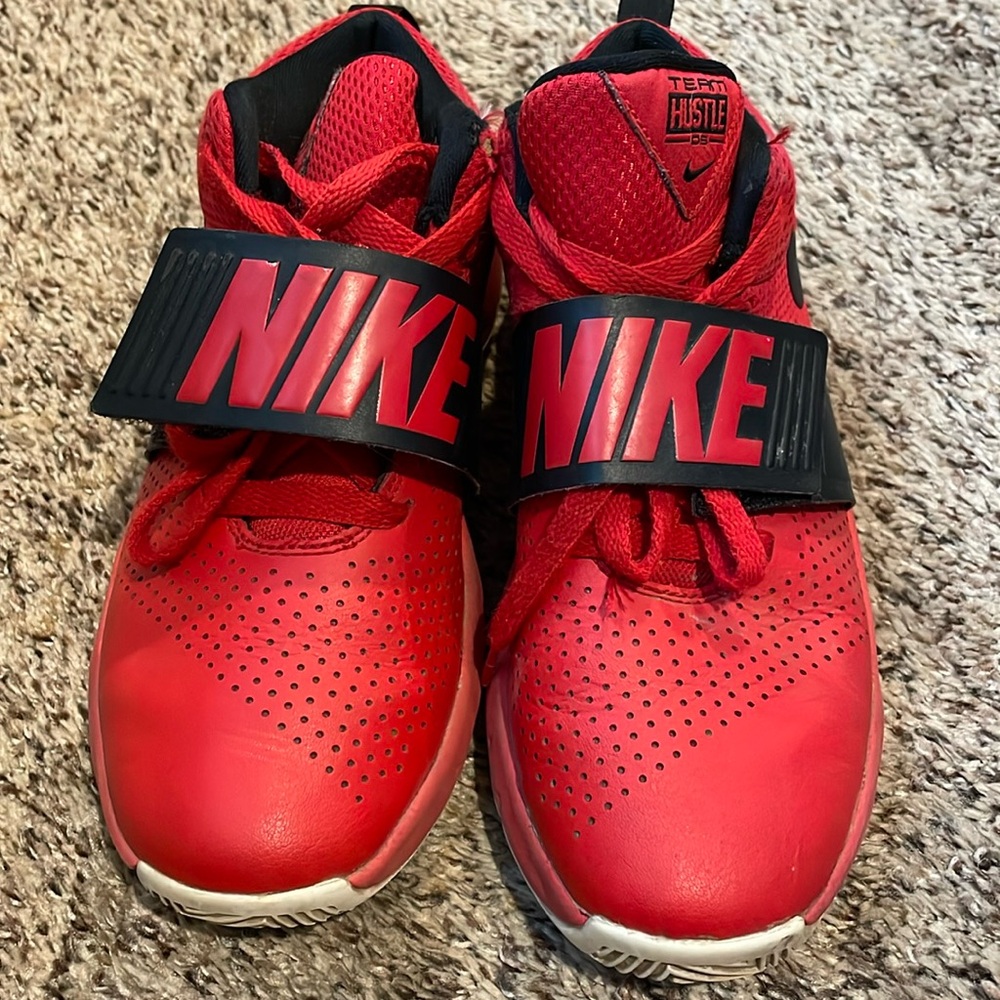 Nike Team Hustle D8 Size 5Y